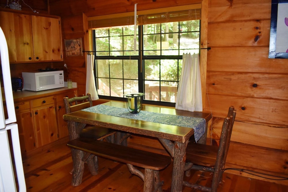 Cheery Dog Cabin view 5