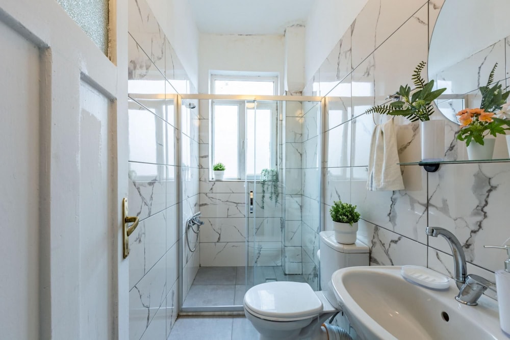 Colorful Flat With Excellent Location Near Trendy Attractions in Kadikoy