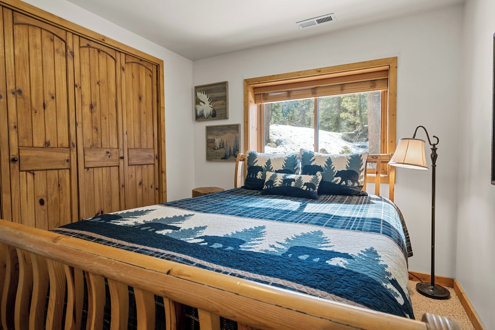 Grinhart Cabin view 4