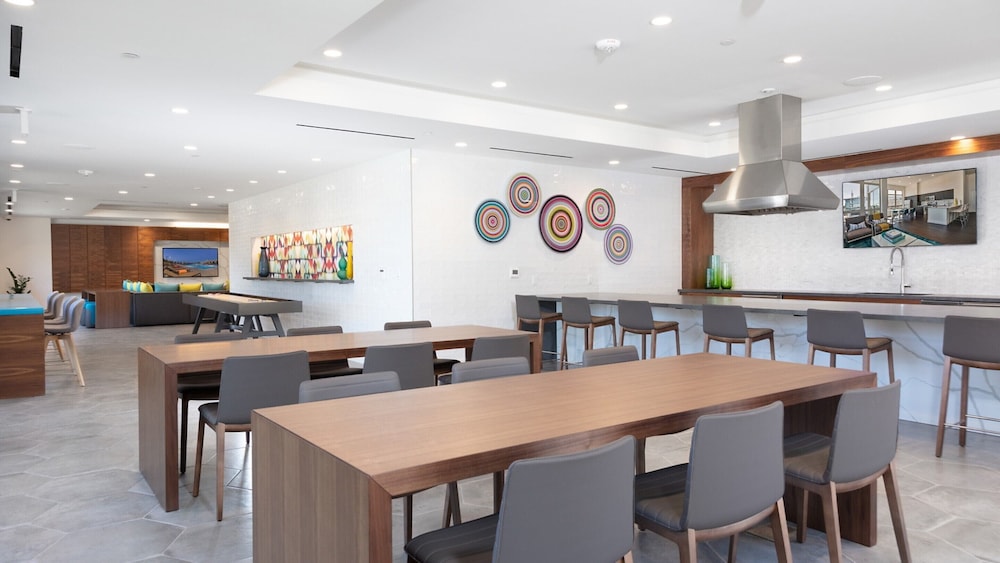 Global Luxury Suites San Mateo view 2