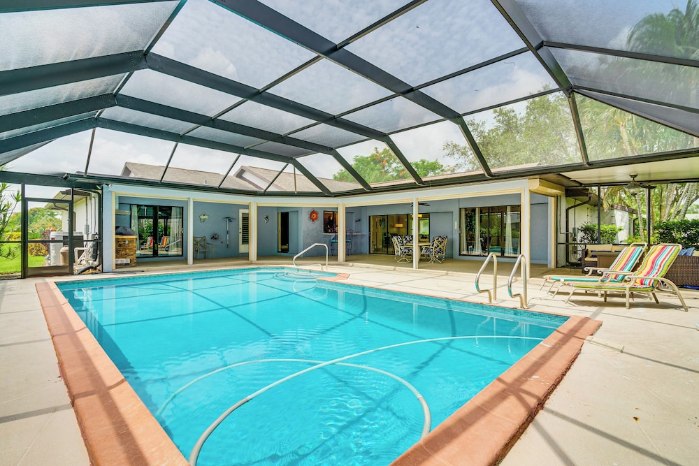 10 Mi to Beach: Poolside Paradise in Fort Myers!