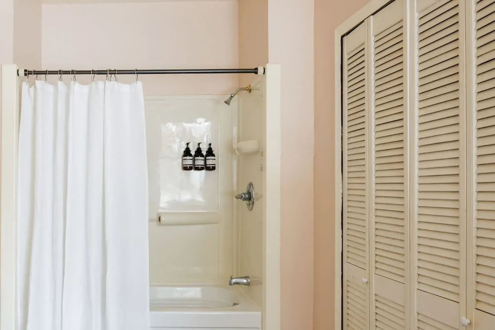 Elmrock Inn - Property Image 12