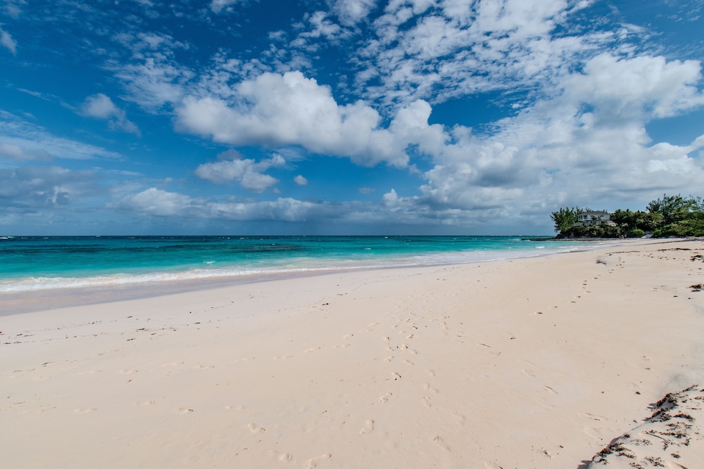 Seaduced - Brand New Luxury Beachfront Estate With Pool 4 Bedroom Home