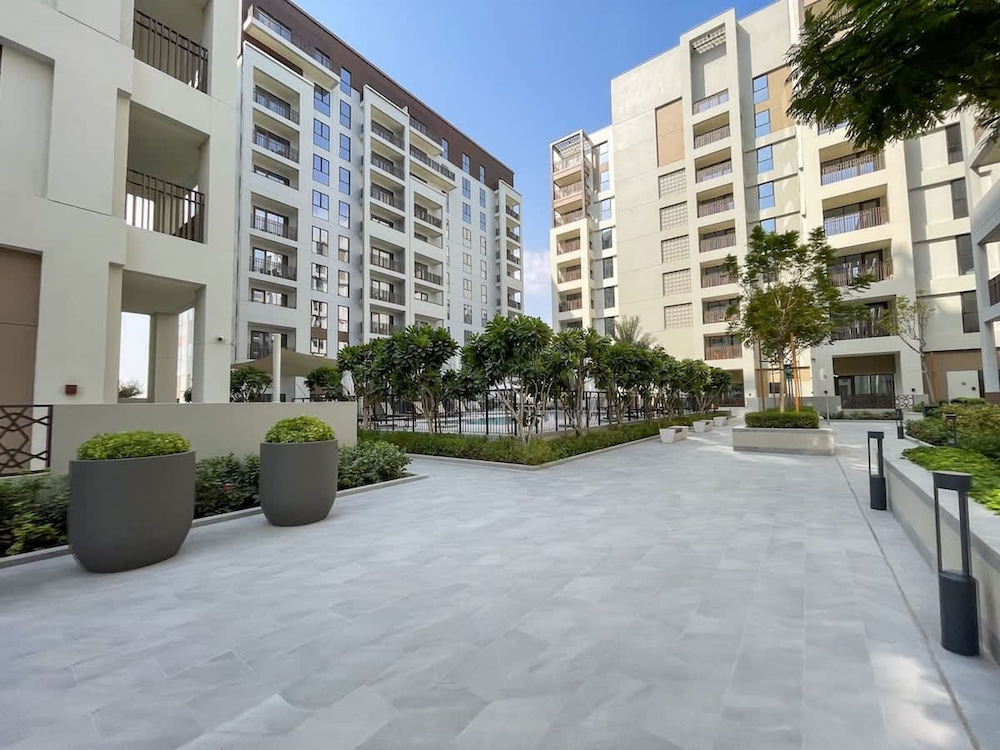 Elegant 4-bedroom Apartment Perfect for Families in Dubai Creek Harbour