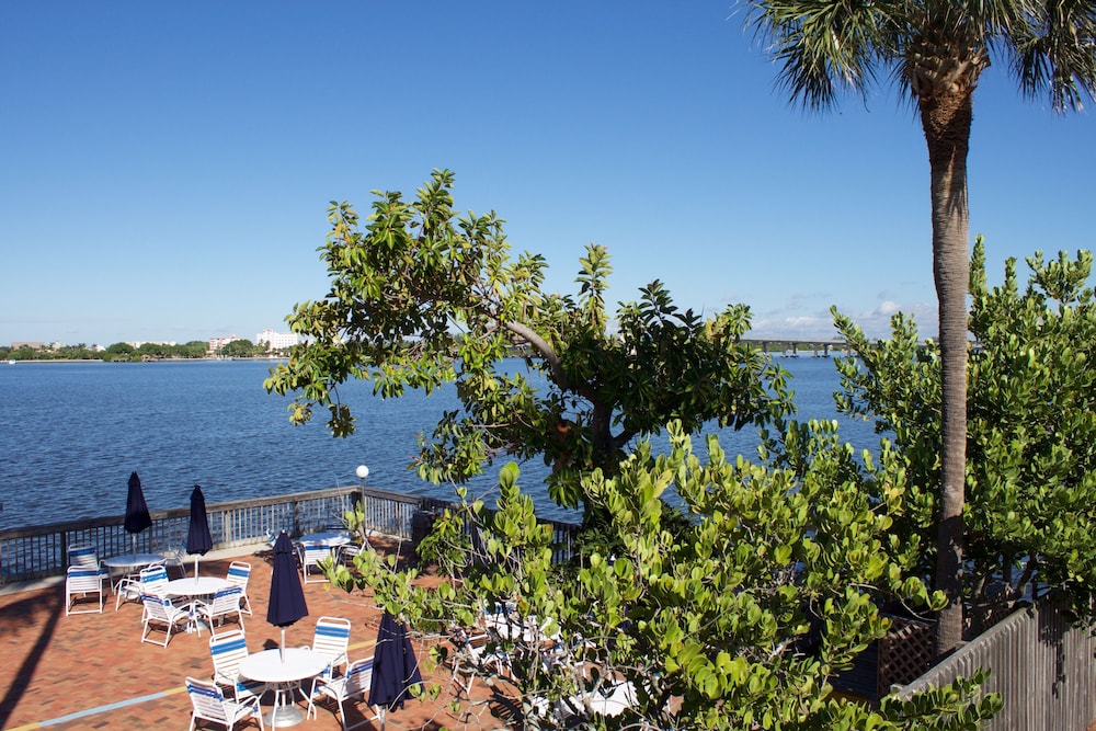 Palm Beach Waterfront Suites