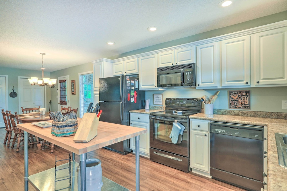 Lakefront Home w/ Entertainment Space & Dock! view 5