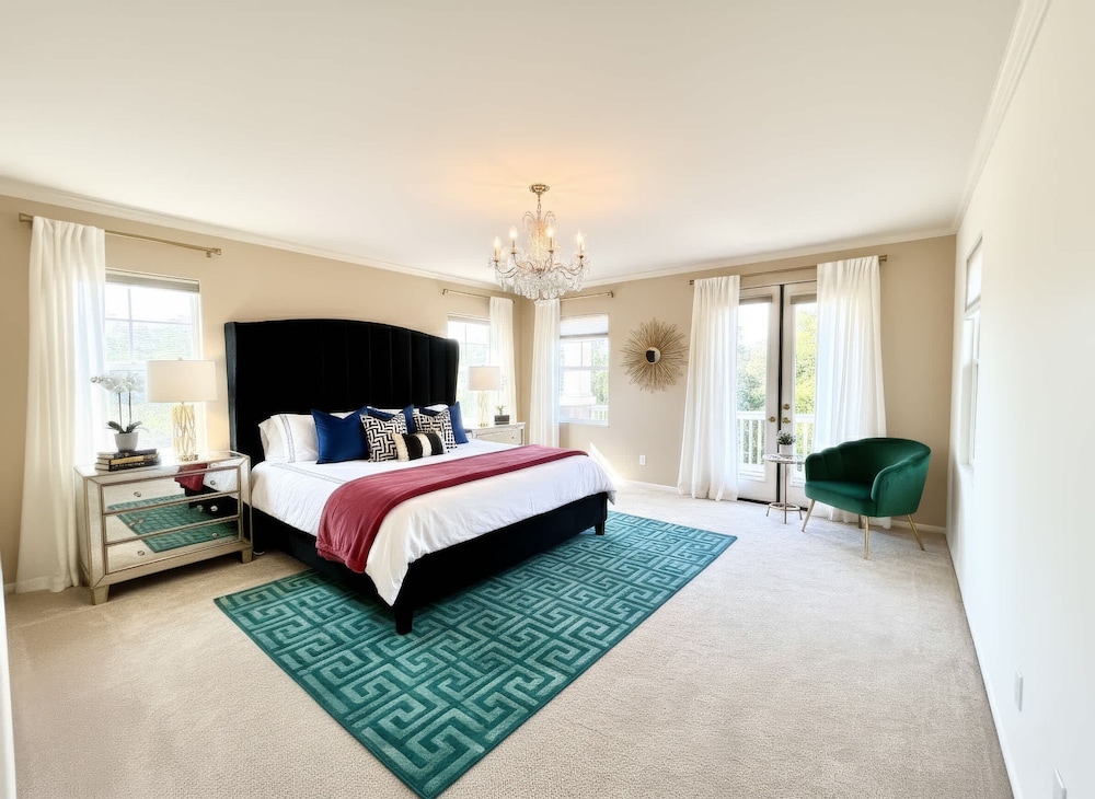 Allura Carmel Valley - 4 BR 4 BA