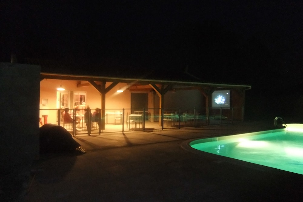 Camping La Croix Badeau - Mobilehomes view 3