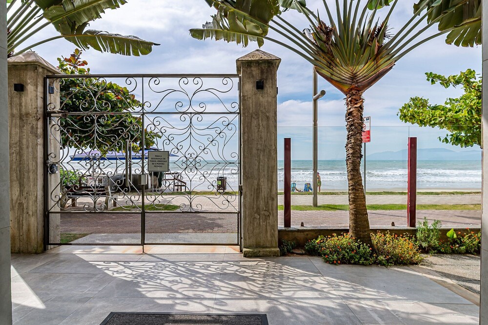Apt Foot in the Sand sea View in Meia Praia Evb308