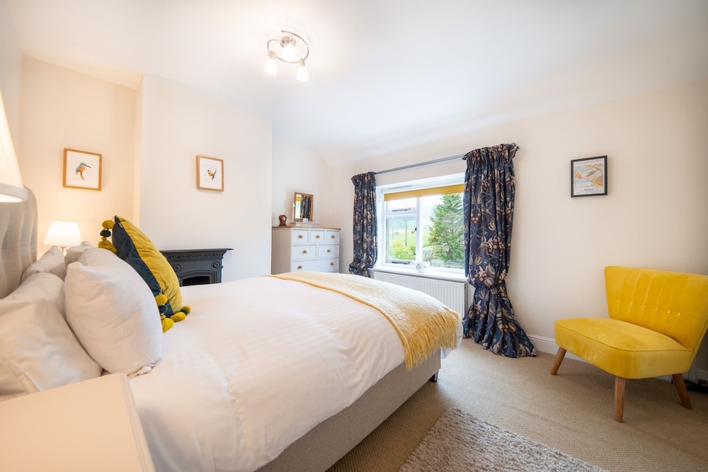Host Stay Chimney Pots Cottage