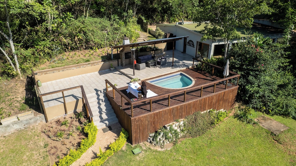 Bushbaby Valley Lodge