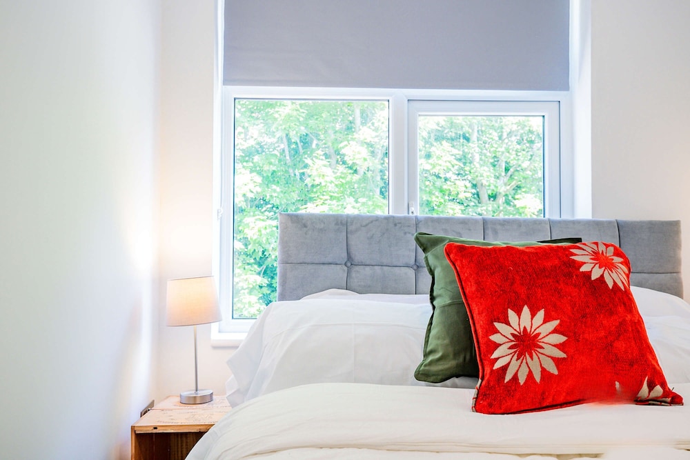 Host Stay Croydon Road Apartment