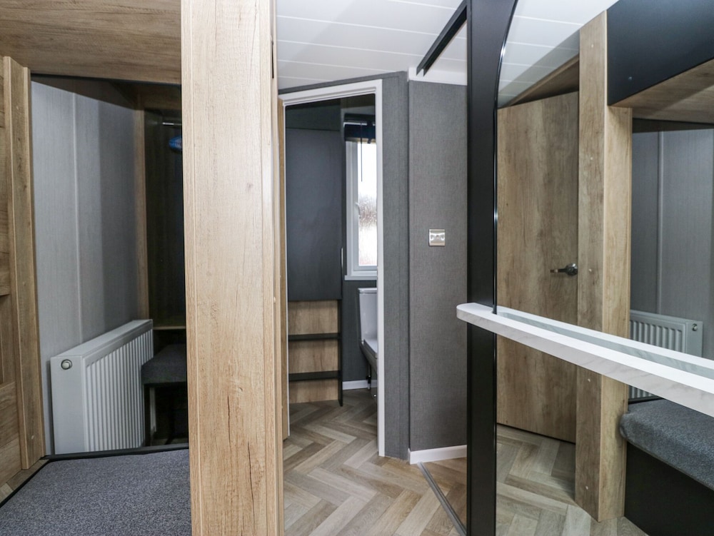 Woof Luxury Family Pod