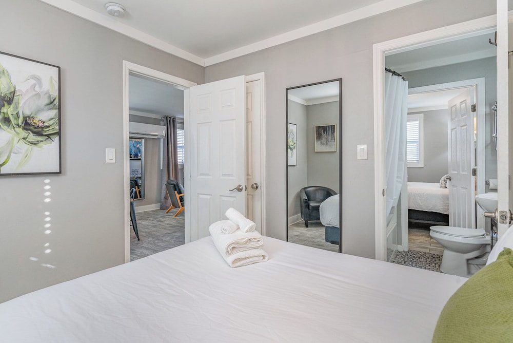 Urban Pearl-2 Bedroom & Private Patio-in Midtown