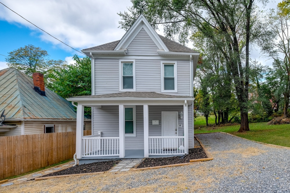 Charming Roanoke Vacation Home - 1 Mi to Downtown! view 2