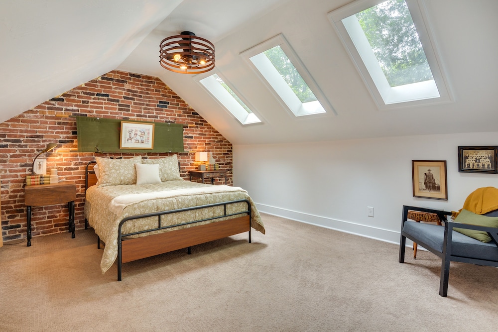 Springfield Vacations - Whimsical Cottage Near Springfield Art Museum! - Property Image 25