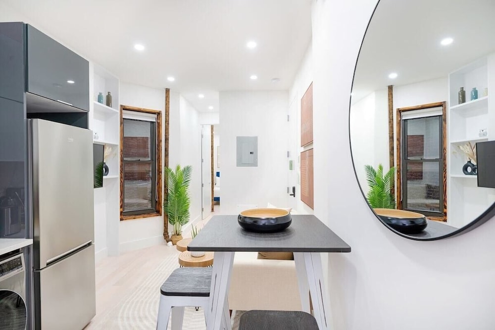 48 Midtown West Apt