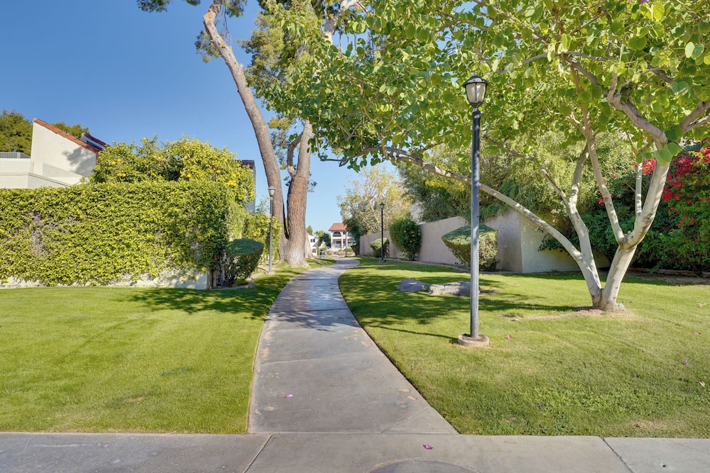 9 Mi to Downtown Tempe: Condo w/ Pool Access