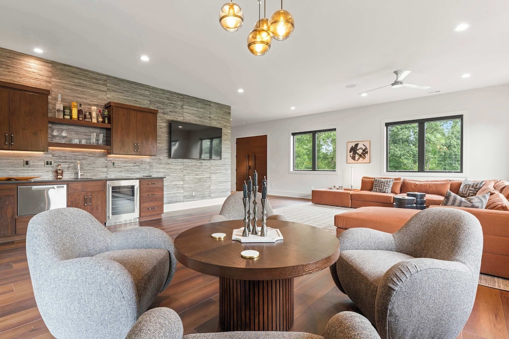 The Luxe Barn Home for 4