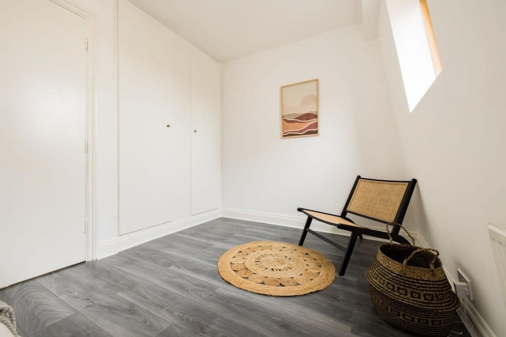 Stylish 2 Bedroom Apartment - Shepherd s Bush