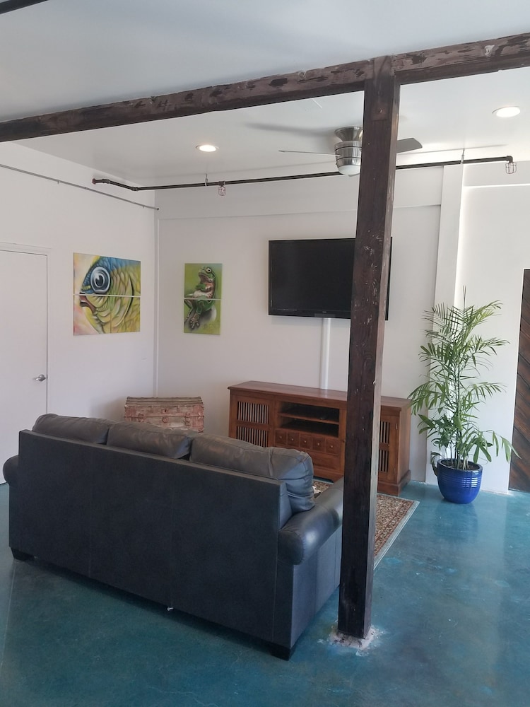 House of Trestles - Hostel