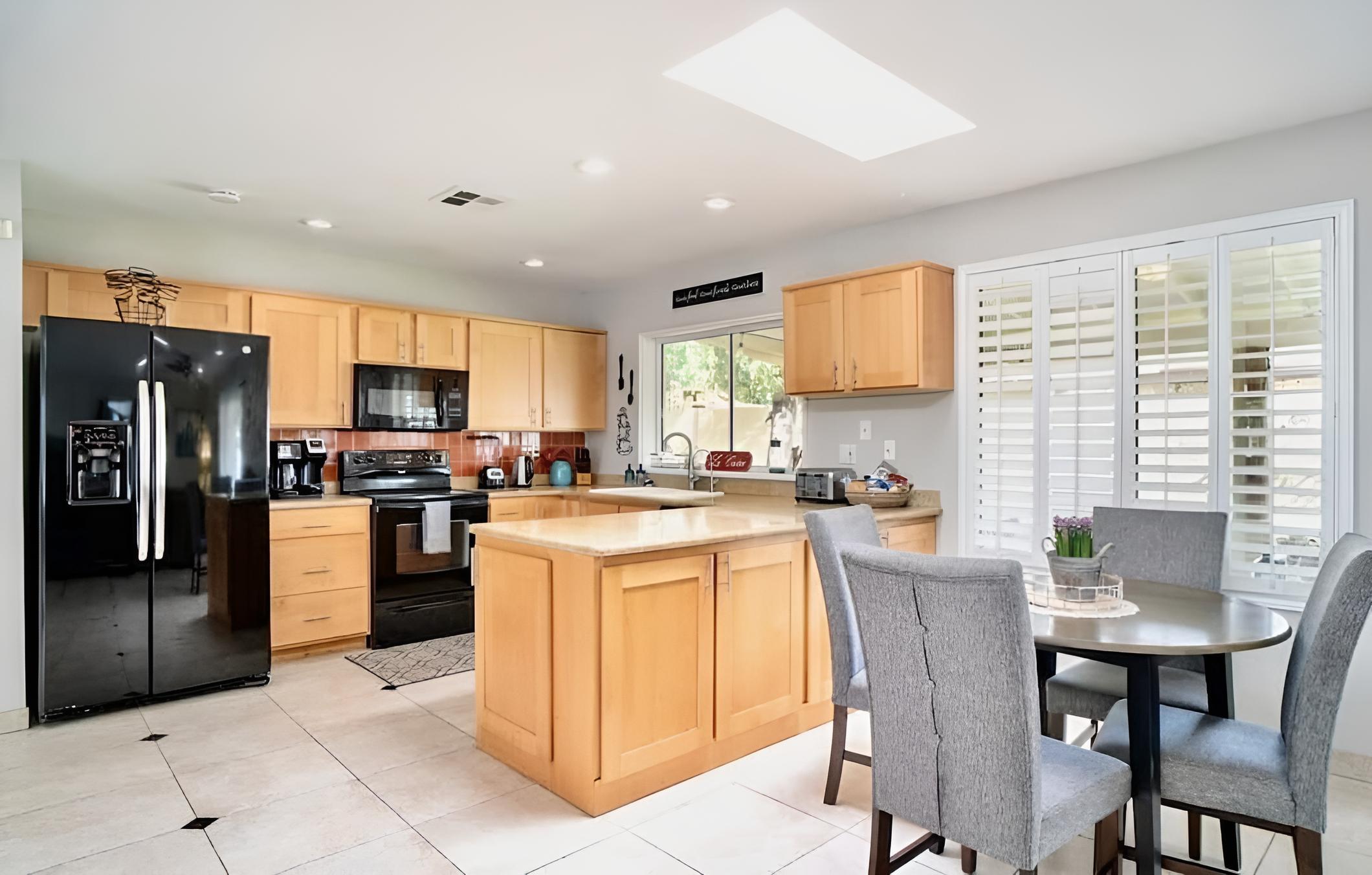 Desert Oasis - Heated Pool, Huge Patio, Arcade! view 2