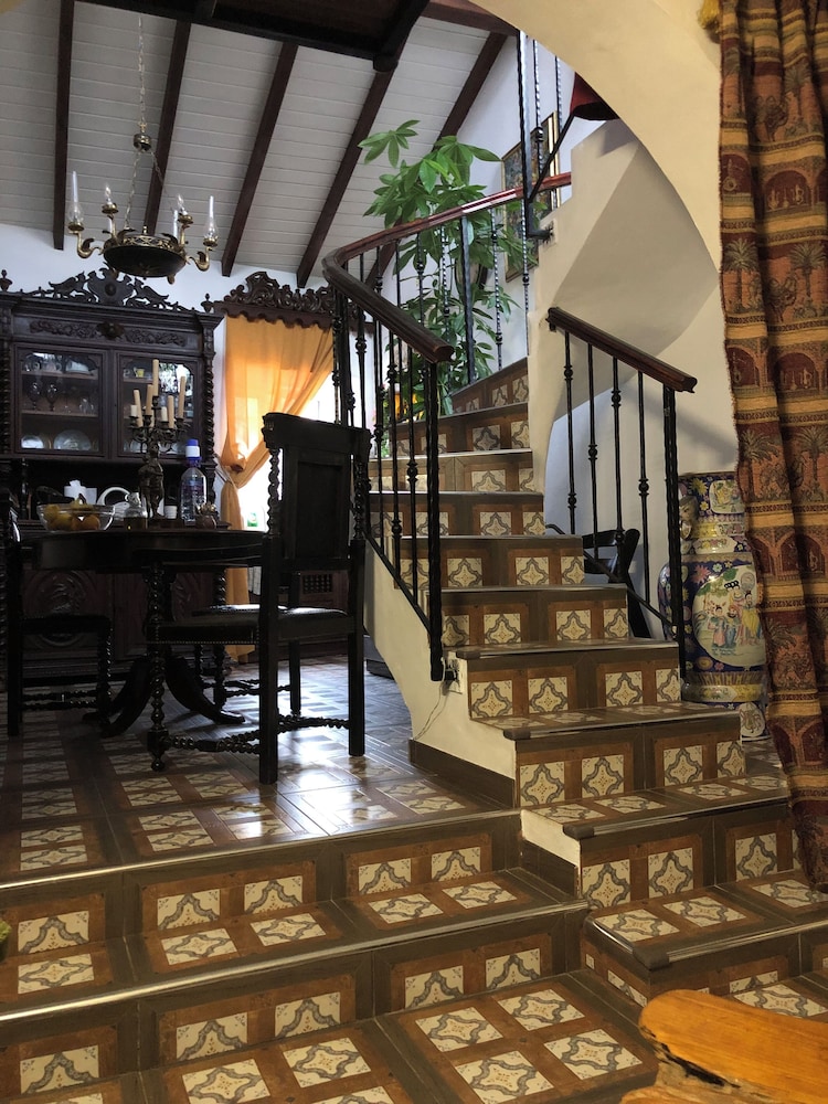 Cozy House Sleeps 2 With Pet Friendly Option
