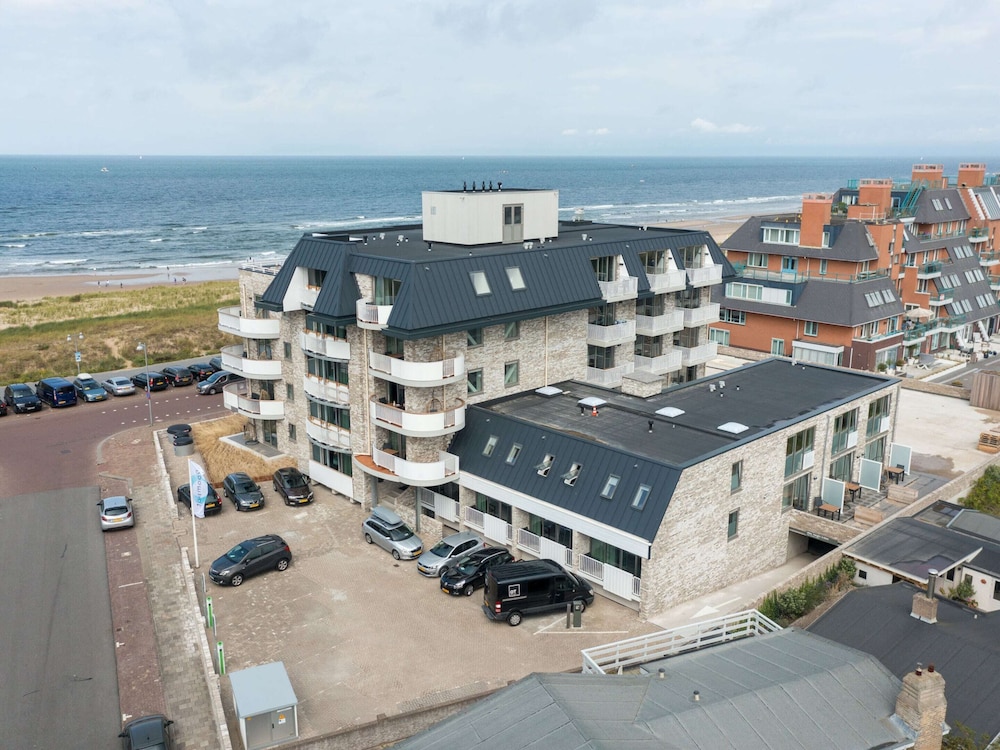 Bright Apartment Near Sea