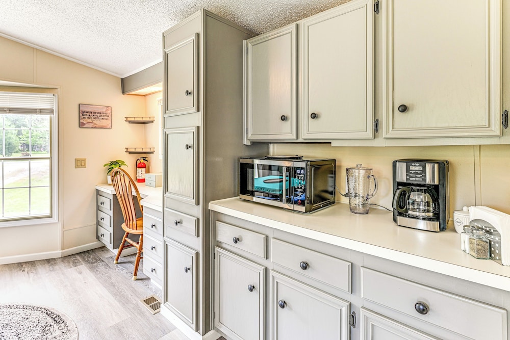 < 5 Mi to 5 Golf Courses: Home in Lake Arrowhead