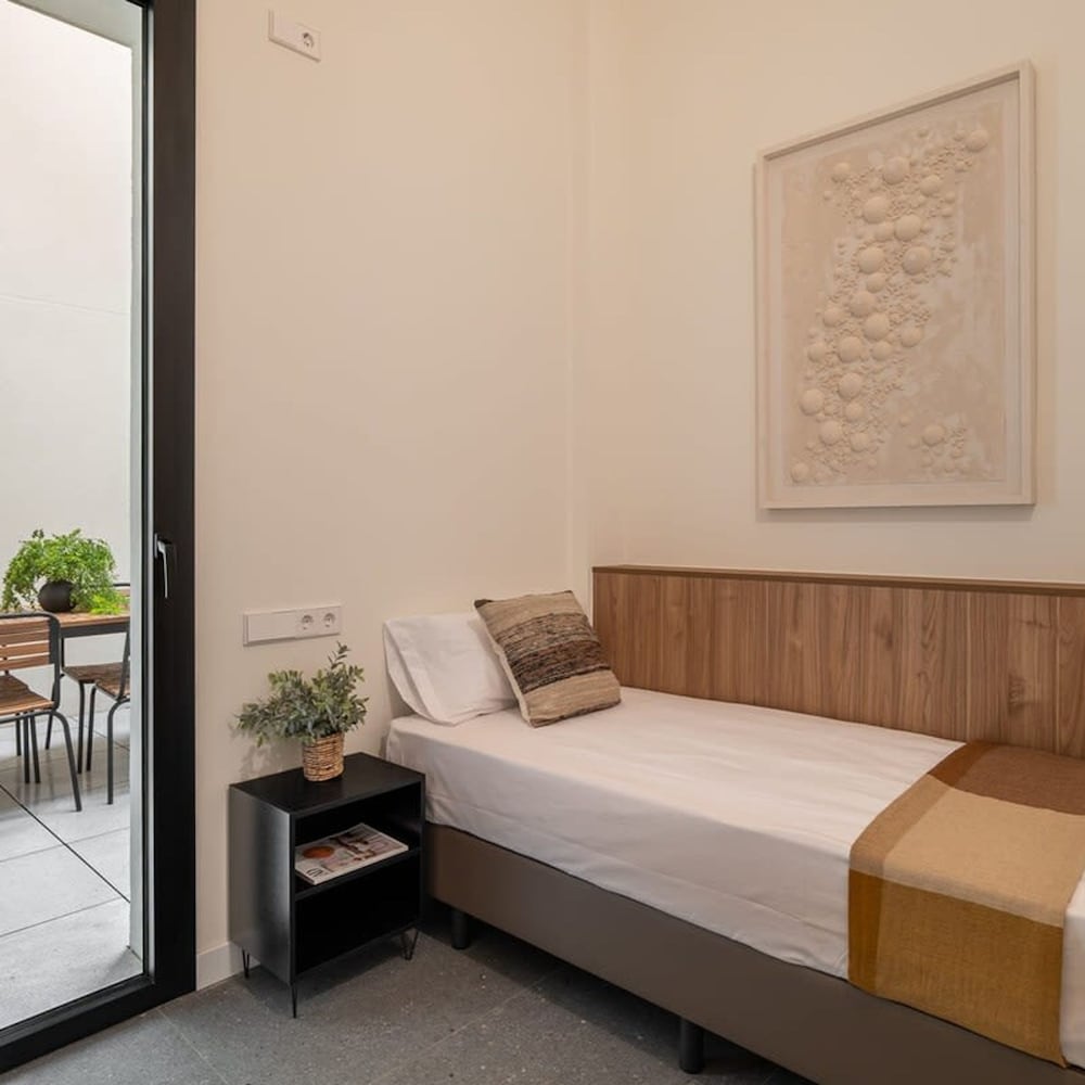 Sant Pau Patio 2BR Near Avinguda Gaud With Patio