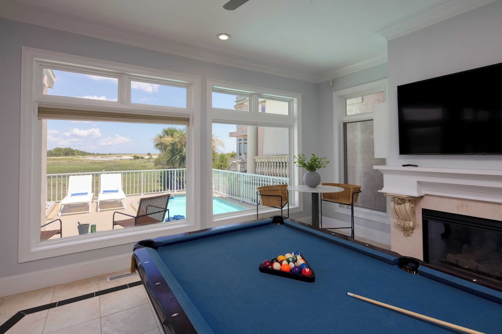 Sleeps 38 2 Homes, Steps to the Beach, Private Pool + Hottub, Game Room, Views