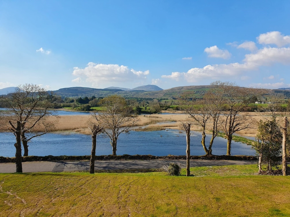 Brand new 2 Bedroom Home Overlooking Kenmare Bay Estuary