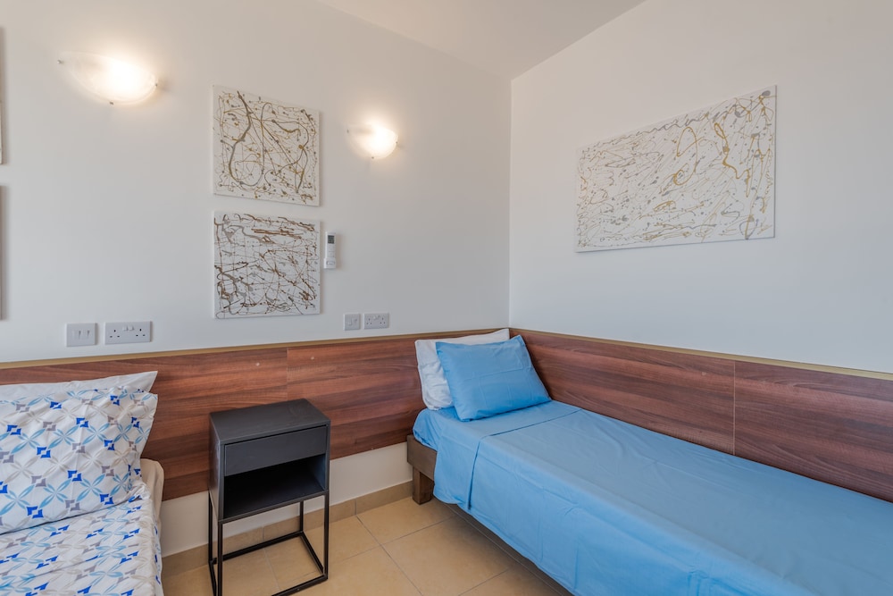 Seashells Penthouse Hot Tub Seaview by Getaways Malta photo 2