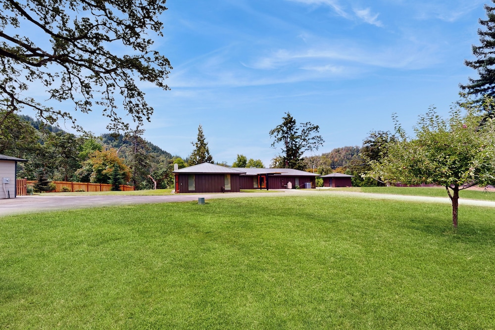 Home w/ Stunning River Views & Nearby Attractions