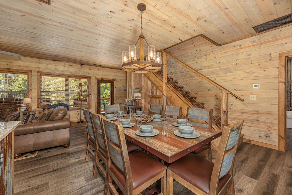 Lux Cabin Mtn Views Flat Parking Dog Friendly