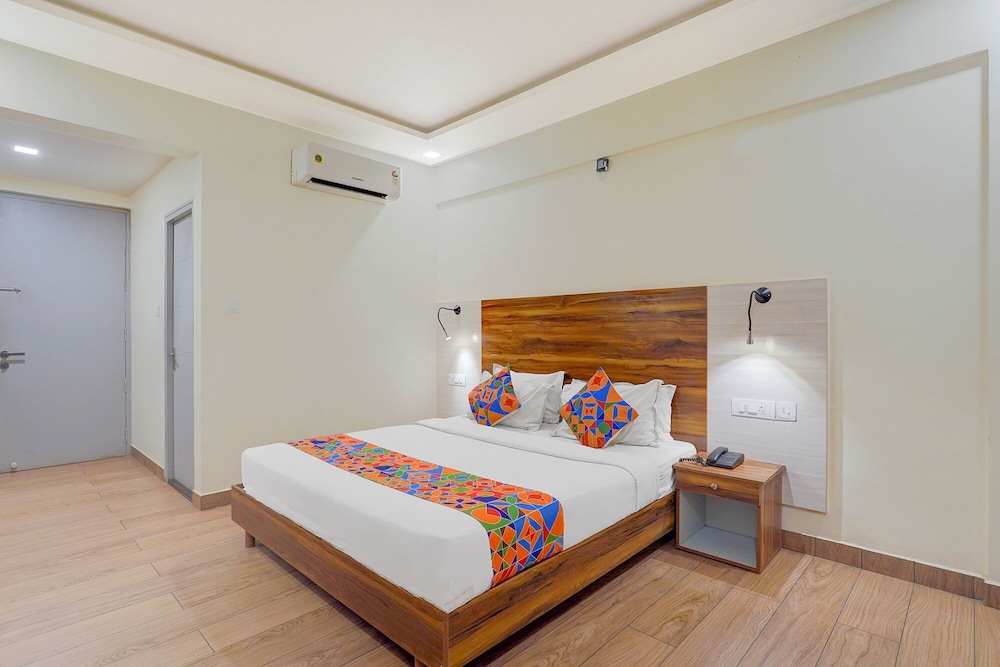 Fabhotel East Land
