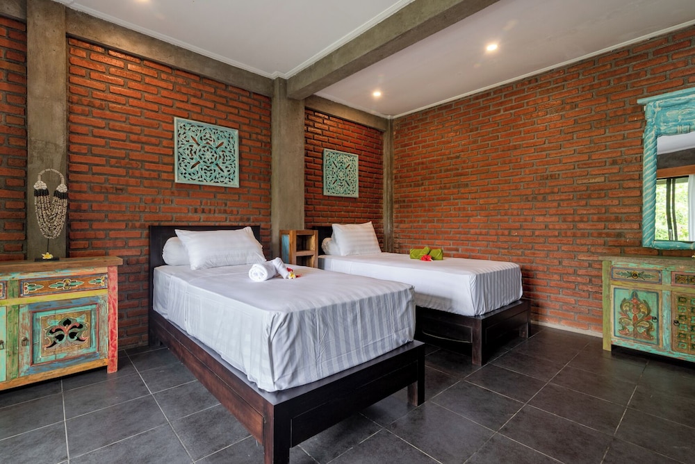 Alamanda Lovina Resort