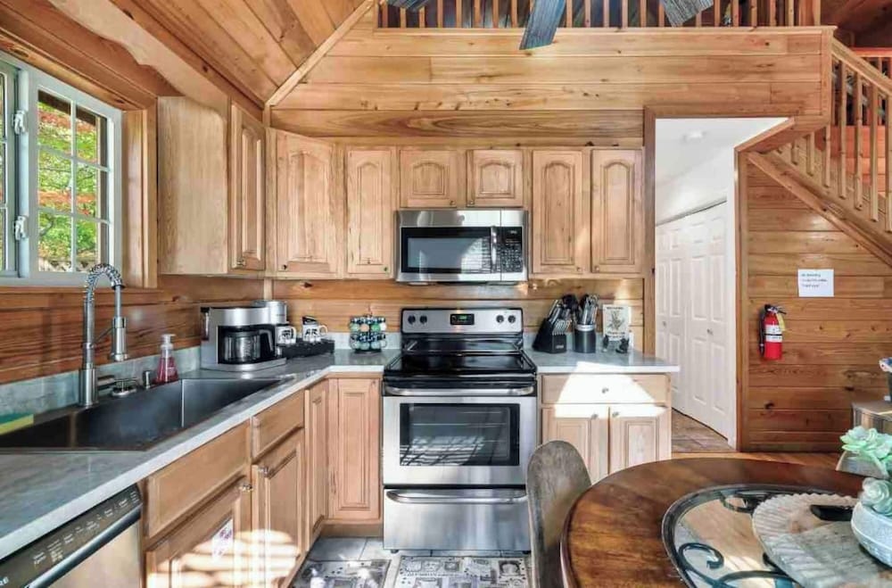 Lovely Cabin near GSMNP & Attractions