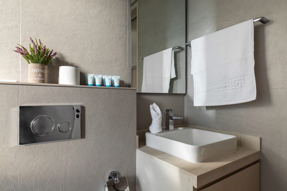 Luxurious Studio Condor Marina
