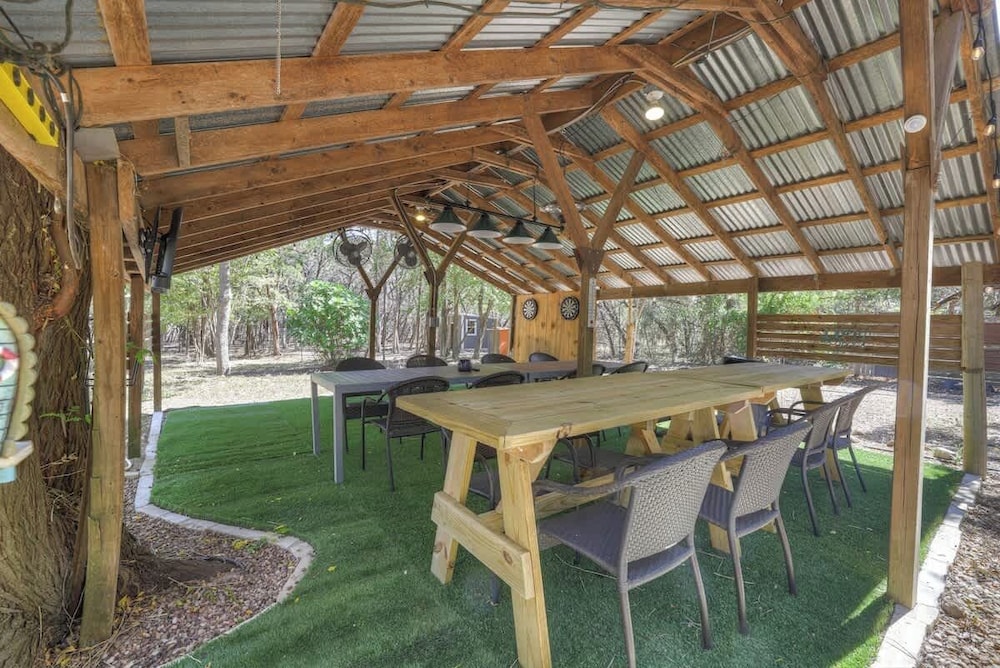 Terracotta Retreat/ Sleeps 30!