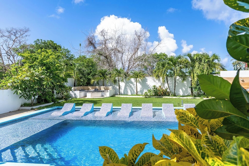 Natural Pool Villa Perfect for Families