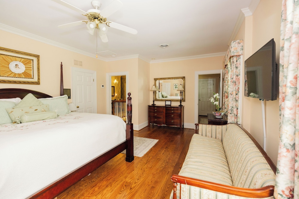 The Virginia Cliffe Inn