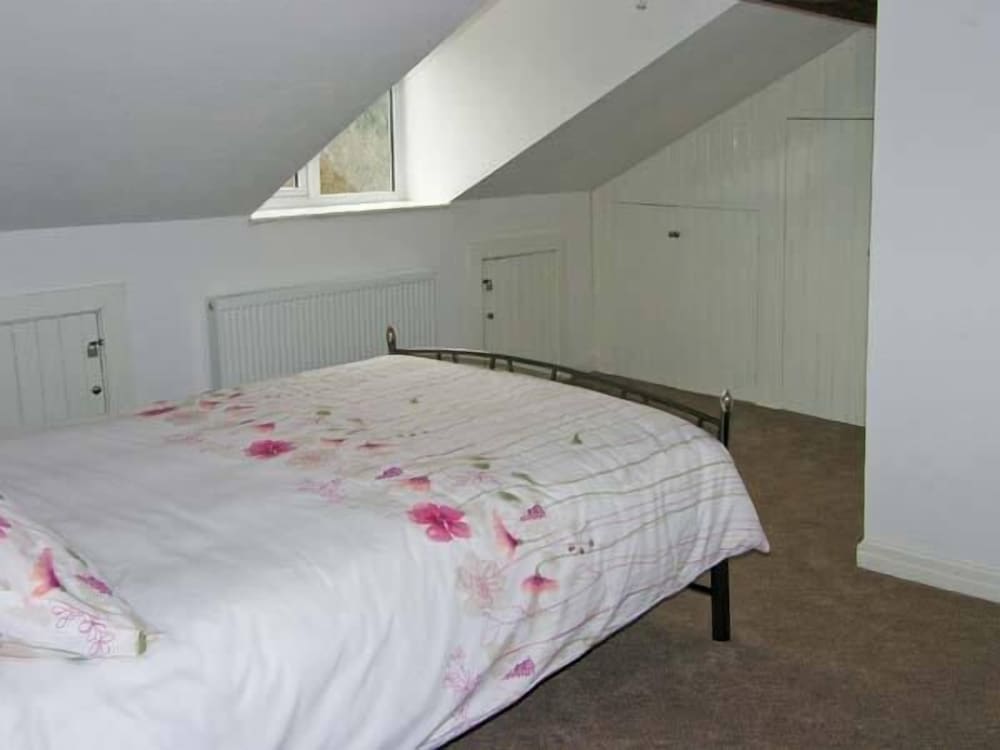 Hendre Aled Cottage 3 view 2