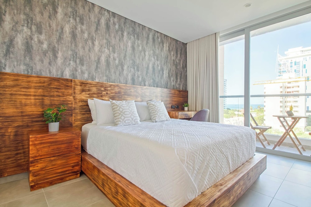 Salguero Suites By HostPro
