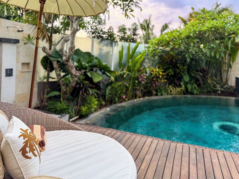 Villa St Calyx by DVH Luxe Retreats 3BR