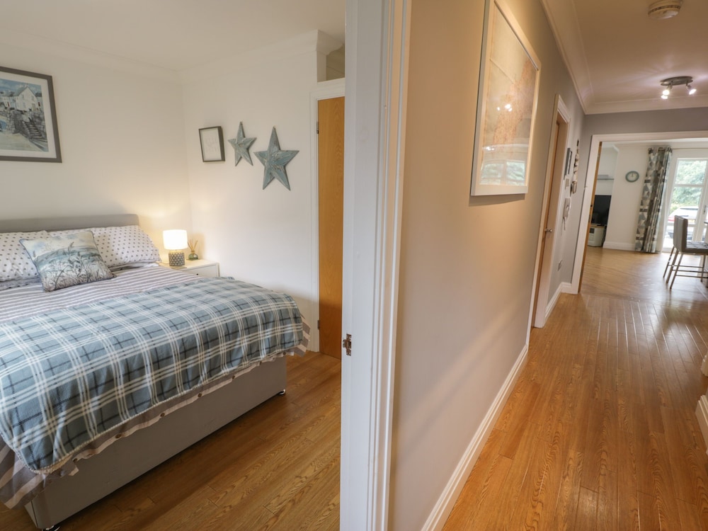Apartment 6
