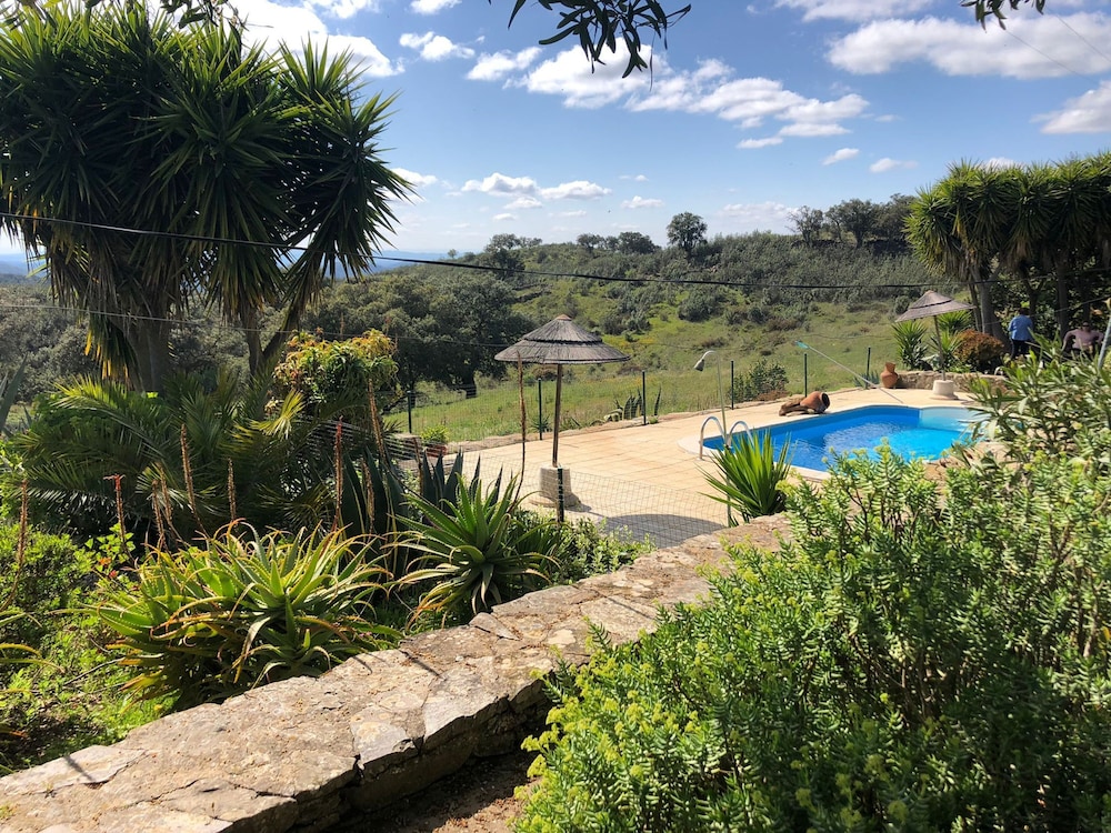 Serra do Caldeir o Private Pool Villa