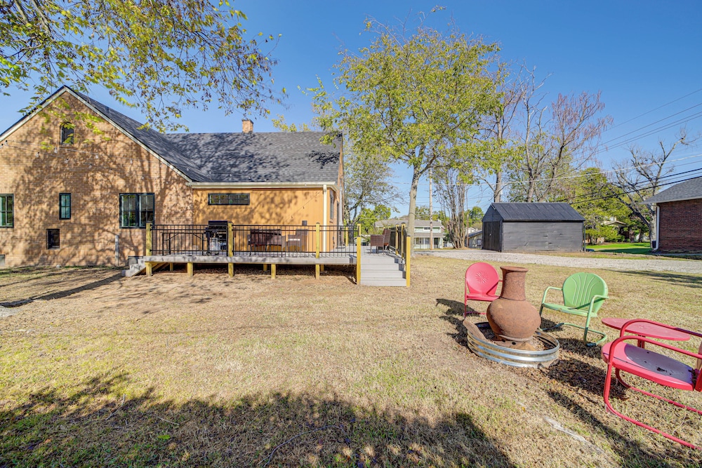 < 9 Mi to Dtwn Tulsa: Lovely Home w/ Yard & Deck!