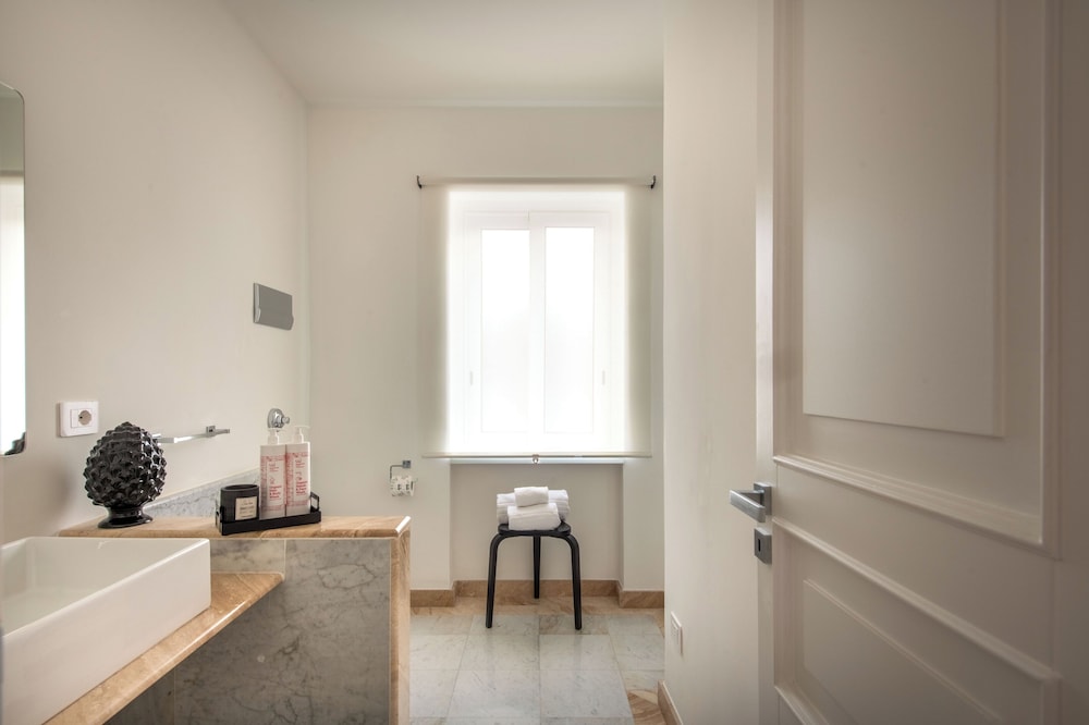 Ruggero City View apartment by Wonderful Italy