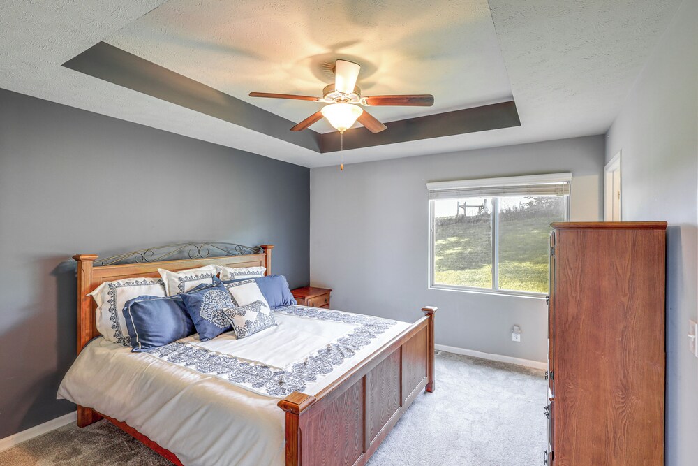 4 Mi to Offutt AFB - Family Home in Omaha Suburbs!